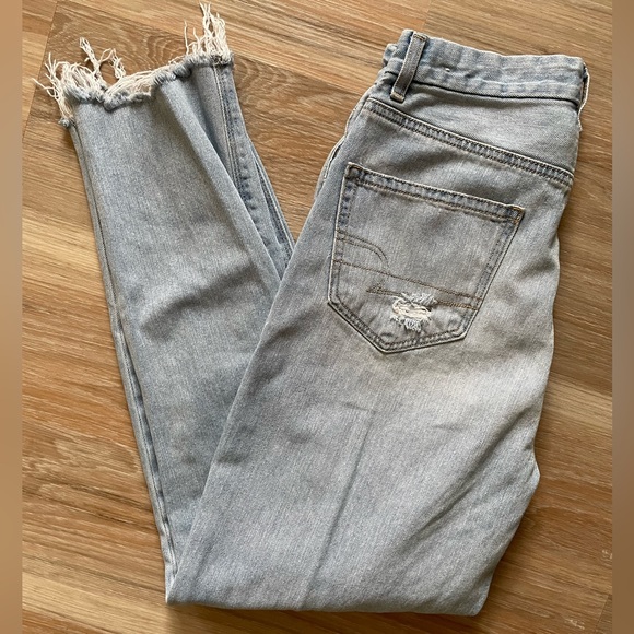 American Eagle Curvy Mom Jeans - Picture 10 of 13